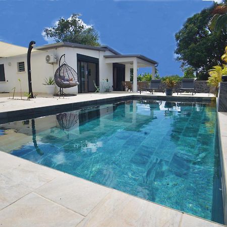 Le Beau Vallon 1- Jacuzzi Privatif Et Piscine Chauffee Partagee Saint Benoit Exterior photo