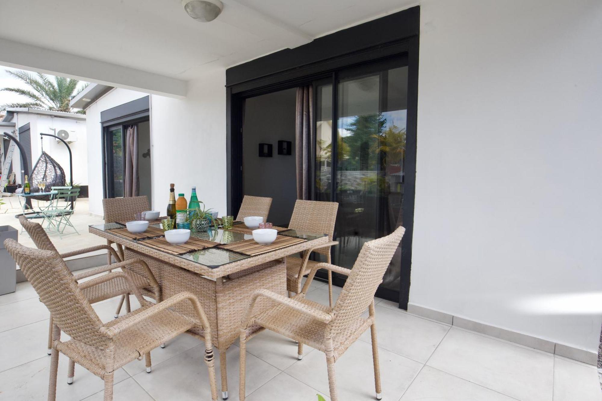 Le Beau Vallon 1- Jacuzzi Privatif Et Piscine Chauffee Partagee Saint Benoit Exterior photo